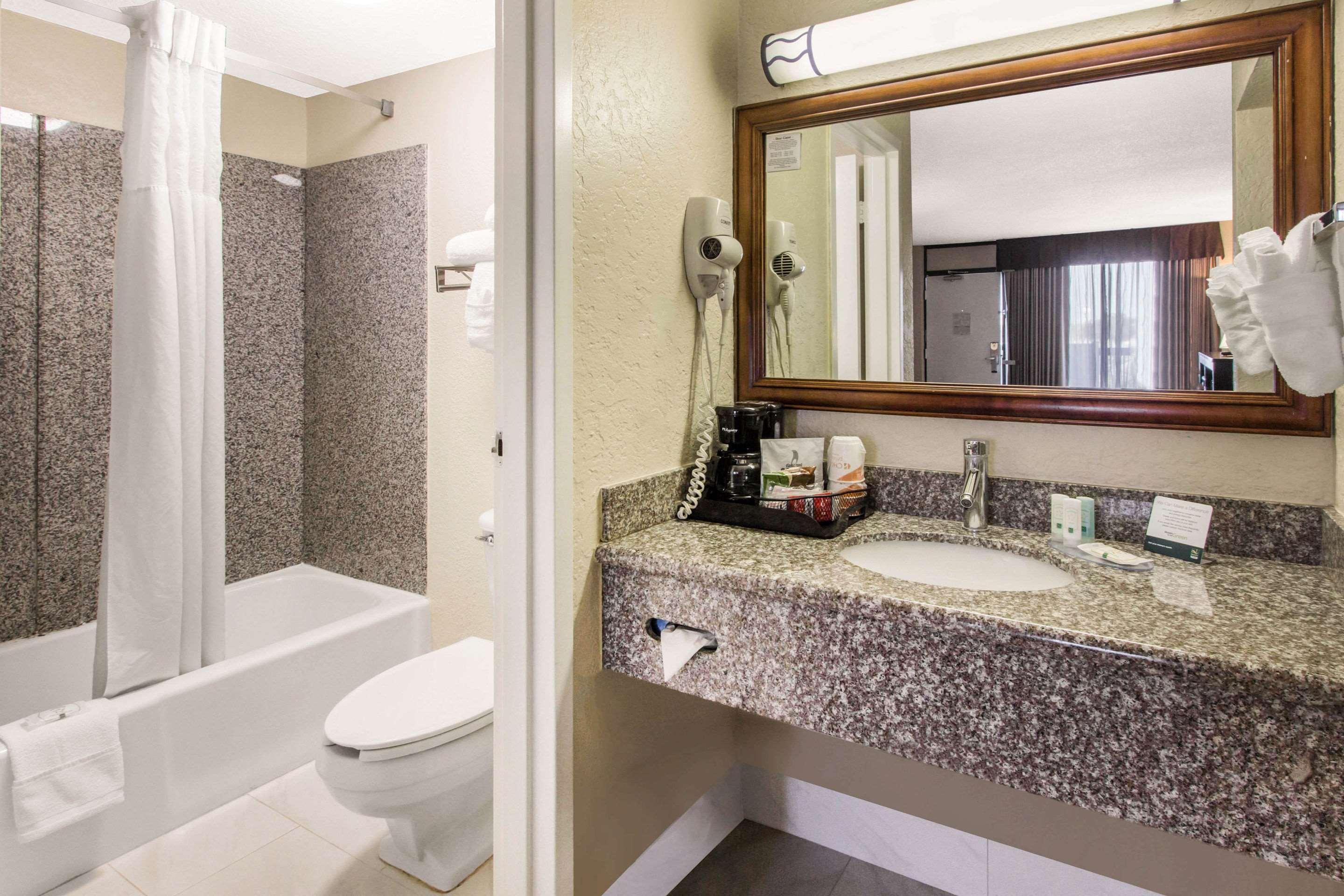 Hotel Quality & Conference Center 3*