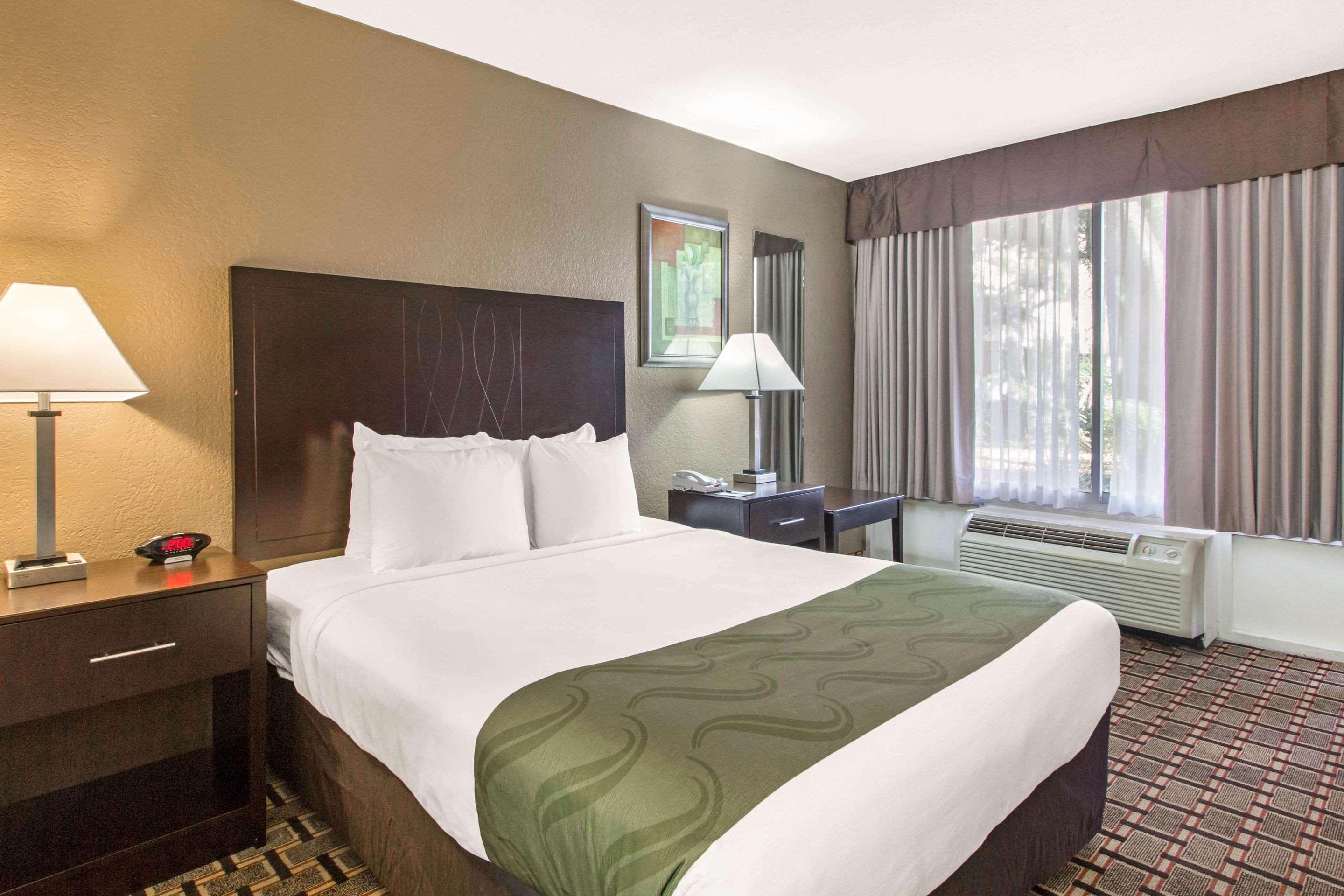 Hotel Quality & Conference Center