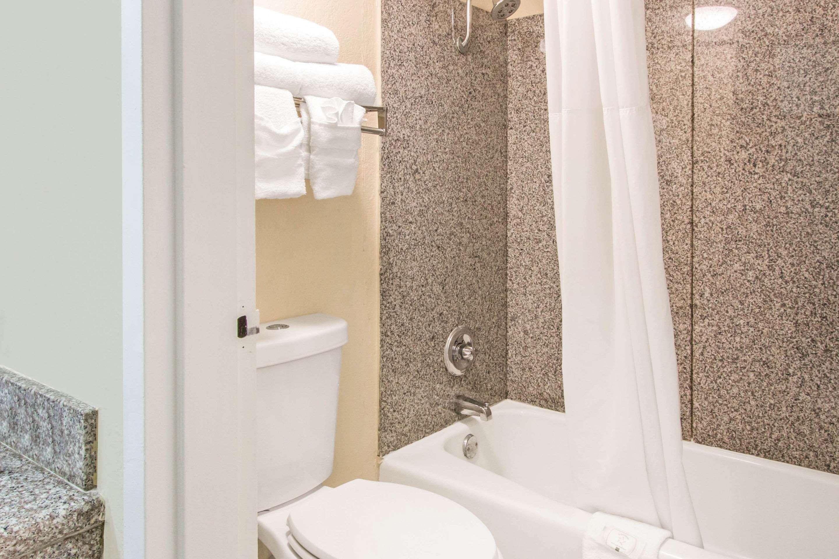 Hotel Quality & Conference Center 3*