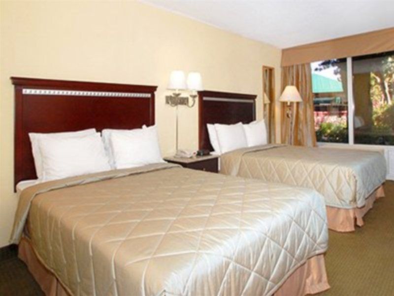Quality & Conference Center 3*