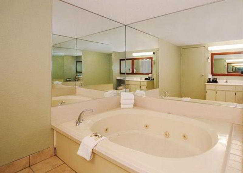 Hotel Quality & Conference Center Tampa
